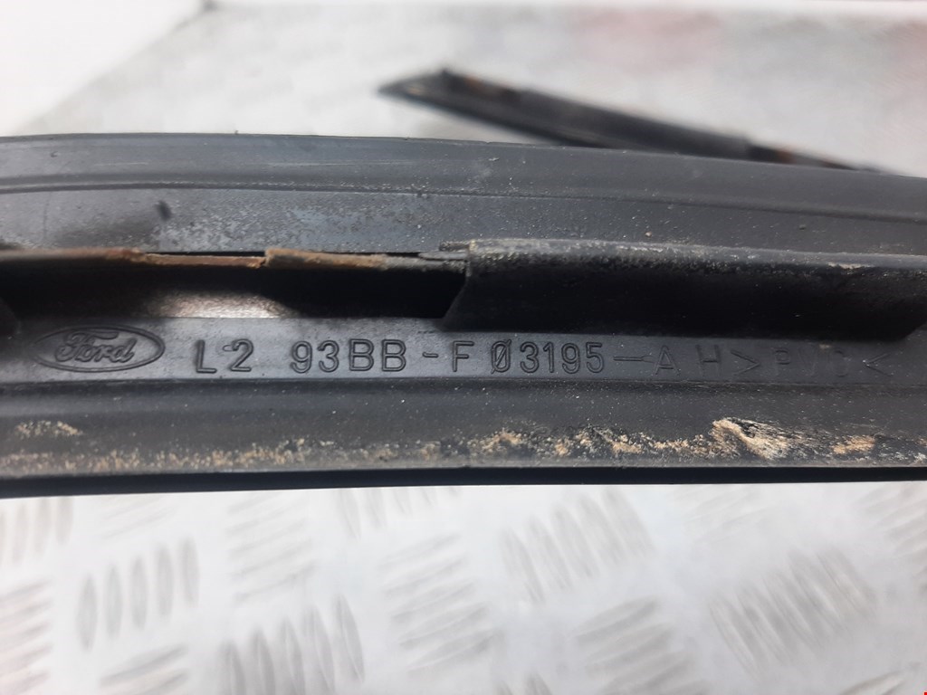 Молдинг лобового стекла FORD Mondeo II 1996-2000