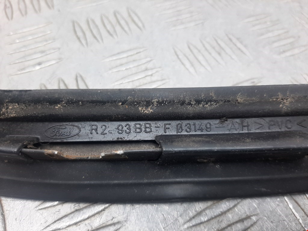 Молдинг лобового стекла FORD Mondeo II 1996-2000