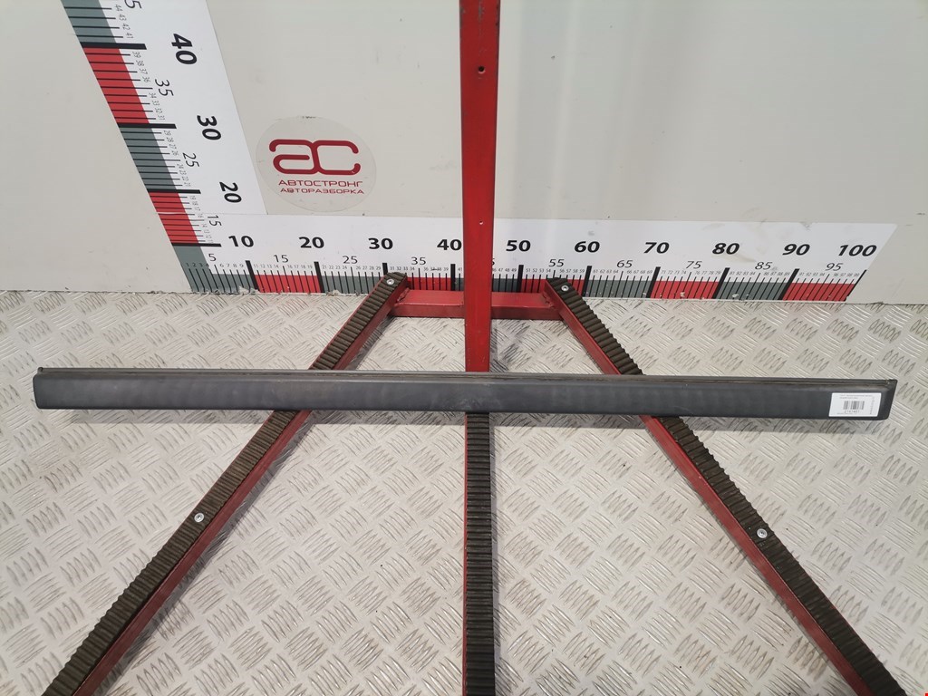 Накладка декоративная (молдинг) двери передней правой Mitsubishi Space_Star 1 (1998-2005)