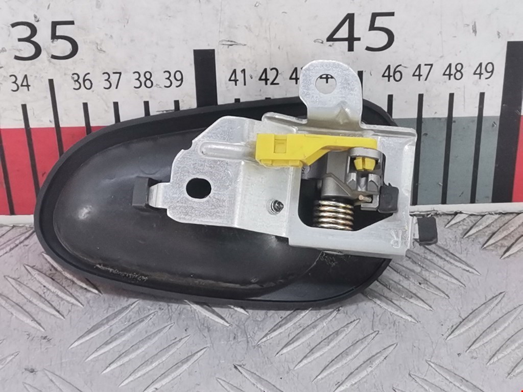 Ручка дверная передняя внутренняя правая MITSUBISHI Space Star 1999-2006