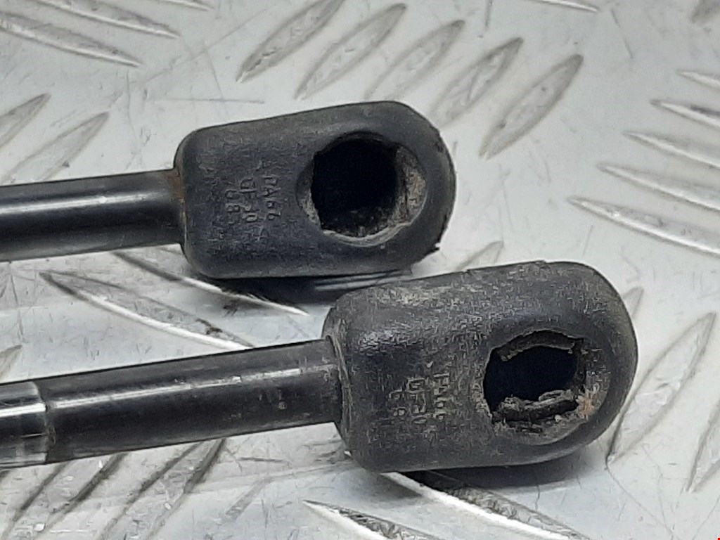 Амортизатор крышки (двери) багажника KIA Cerato I 2004-2009