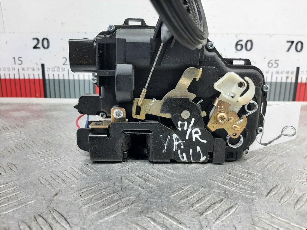 Замок двери передней правой VOLKSWAGEN Golf IV 1997-2003