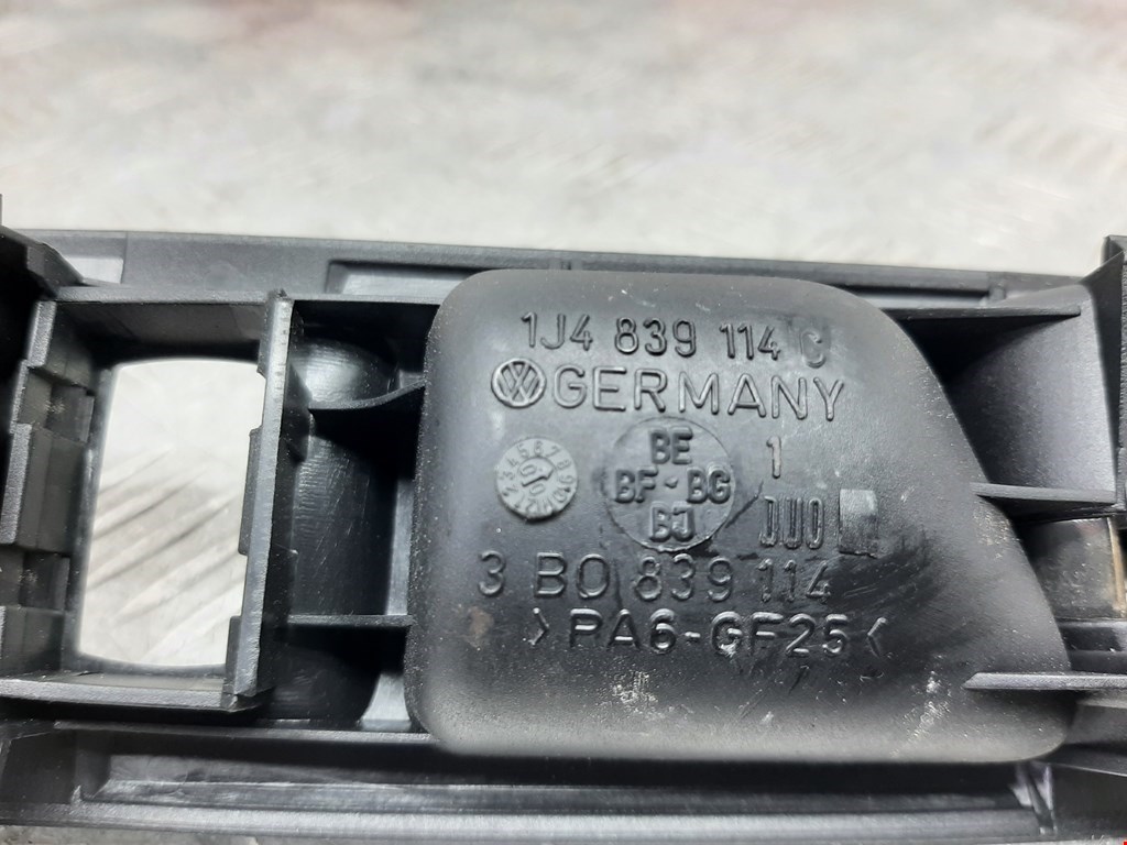 Ручка дверная задняя внутренняя правая VOLKSWAGEN Golf IV 1997-2003