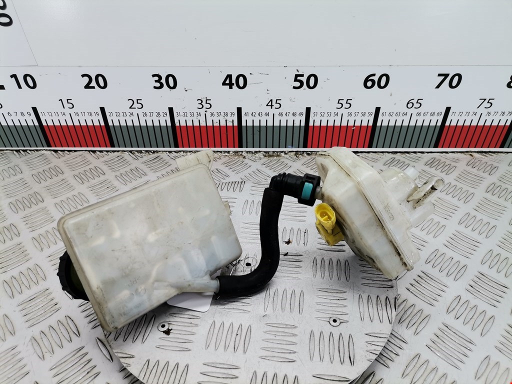 Бачок главного тормозного цилиндра OPEL Zafira C 2012-2019