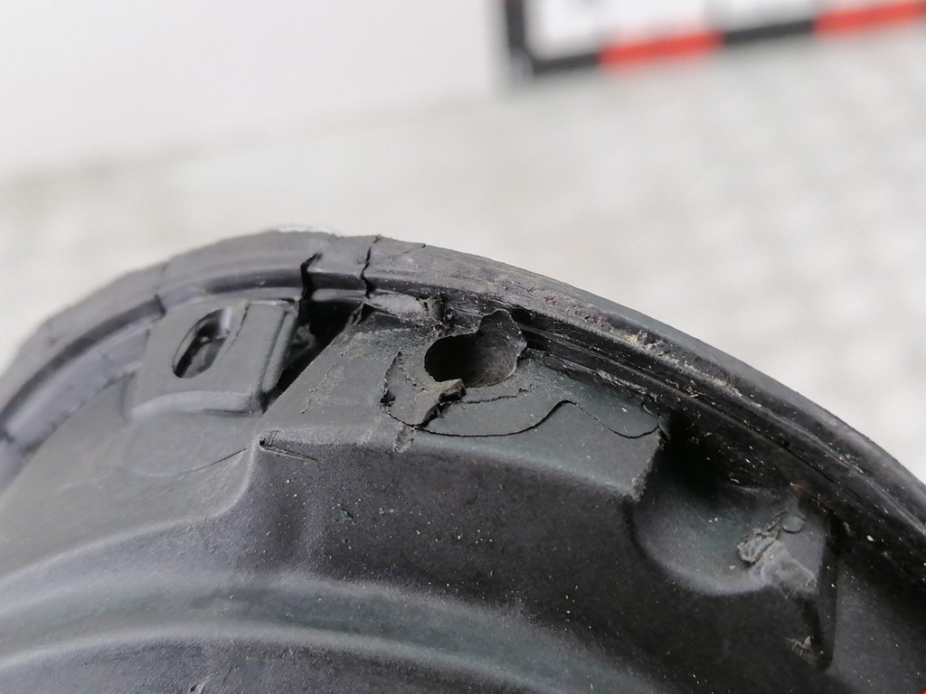 Лючок бензобака VOLKSWAGEN Polo III 1994-2001