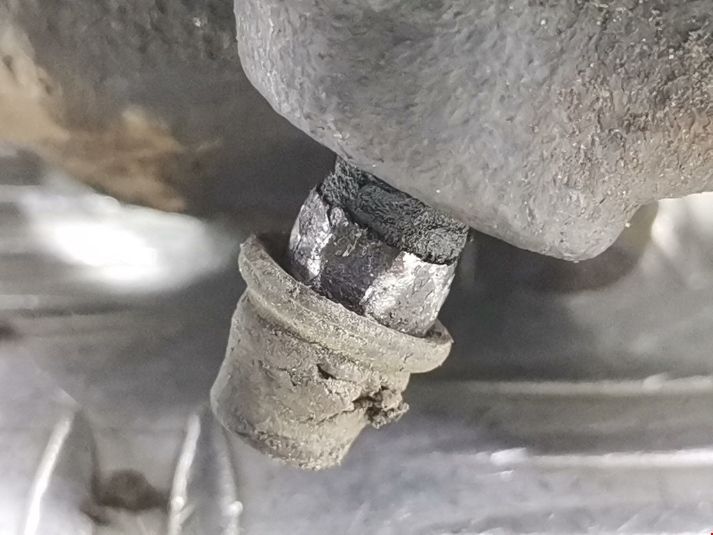 Суппорт передний правый MITSUBISHI Colt Z3 2003-2012