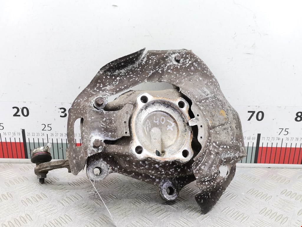 Кулак поворотный левый BMW 3-Series (E46) (1998-2007)