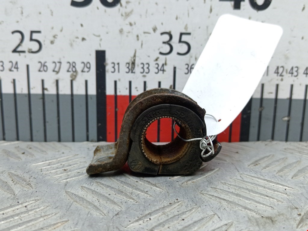 Кронштейн (крепление скоба) стабилизатора переднего Audi A3 8L (1996-2003)