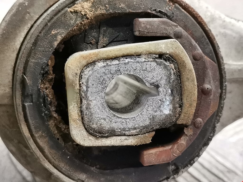 Рычаг передний правый VOLKSWAGEN Passat B5 1997-2005