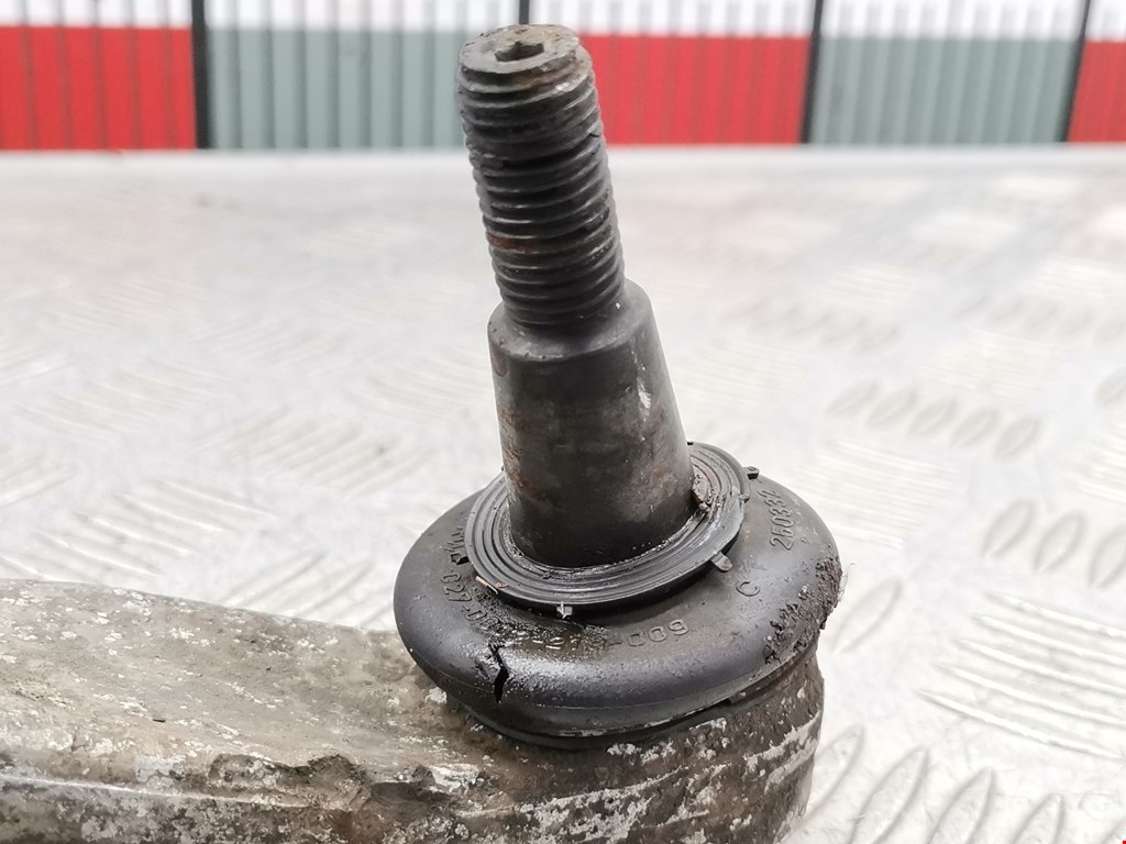 Рычаг передний правый VOLKSWAGEN Passat B5 1997-2005