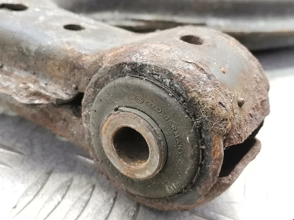 Рычаг передний левый VOLKSWAGEN Golf IV 1997-2003