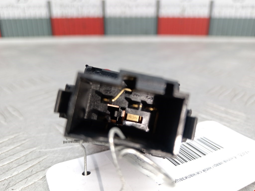 Кнопка аварийной сигнализации (аварийки) SKODA Fabia MK1 1999-2006