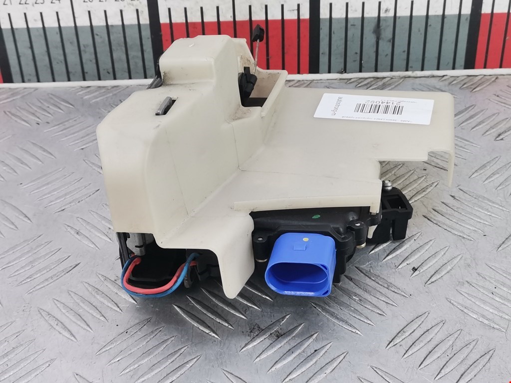 Замок двери передней правой VOLKSWAGEN Polo IV 2001-2009