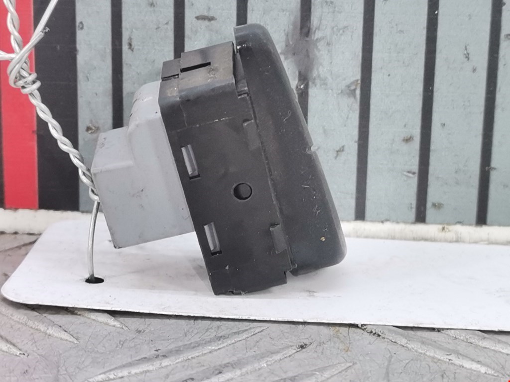 Кнопка стеклоподъемника VOLKSWAGEN Polo IV 2001-2009