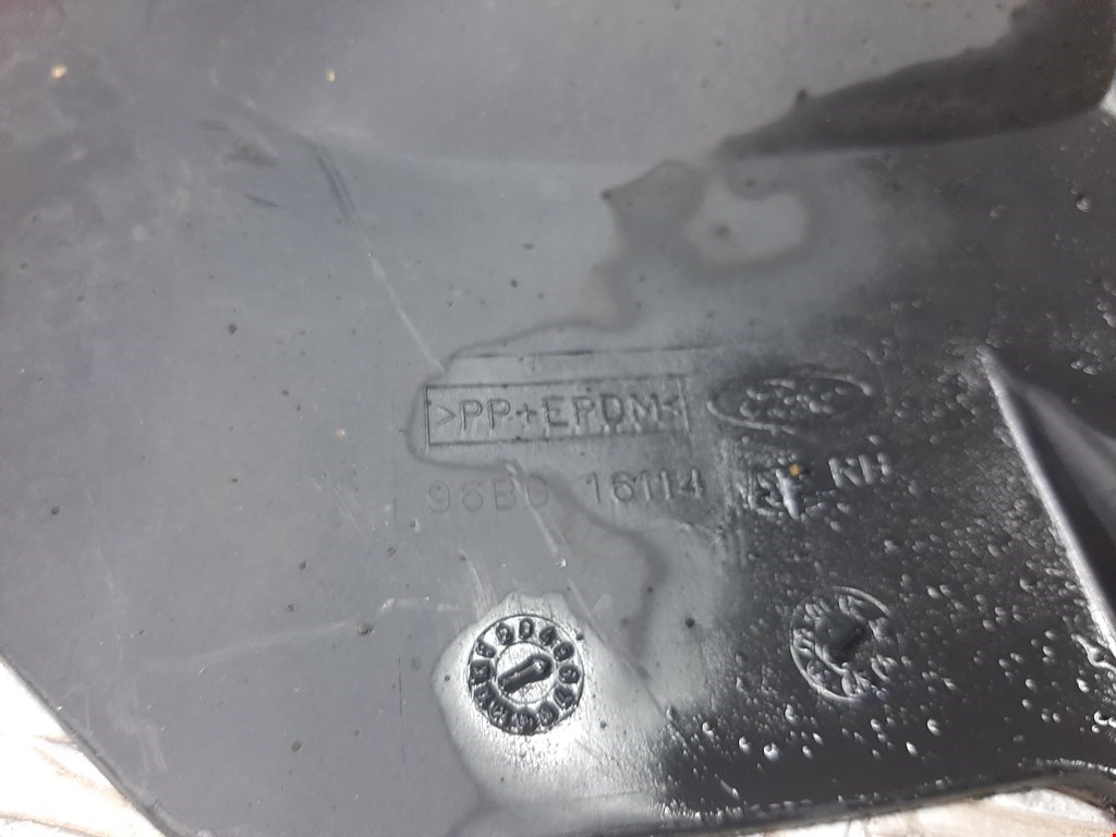 Локер (подкрылок) передний правый FORD Mondeo II 1996-2000