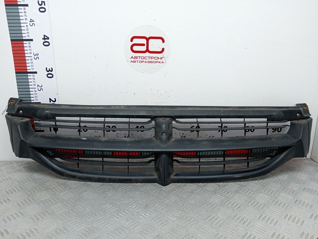 Решетка радиатора CHRYSLER Voyager III GS 1995-2000