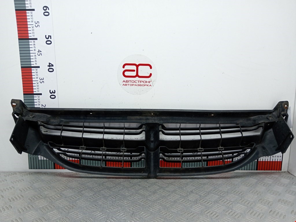 Решетка радиатора CHRYSLER Voyager III GS 1995-2000