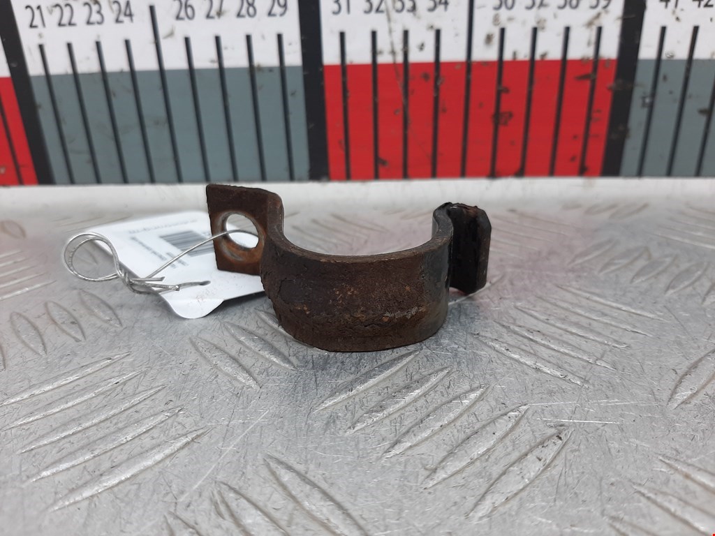 Кронштейн (крепление скоба) стабилизатора переднего Volkswagen Golf 4 (1997-2004)