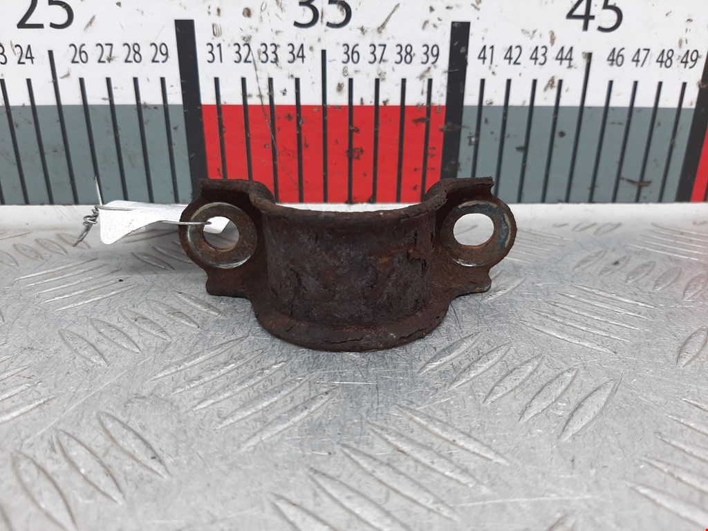 Кронштейн (крепление скоба) стабилизатора переднего Mitsubishi Colt 6 (2002-2012)