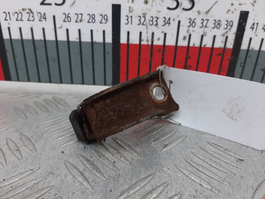 Кронштейн (крепление скоба) стабилизатора переднего Volkswagen Golf 4 (1997-2004)