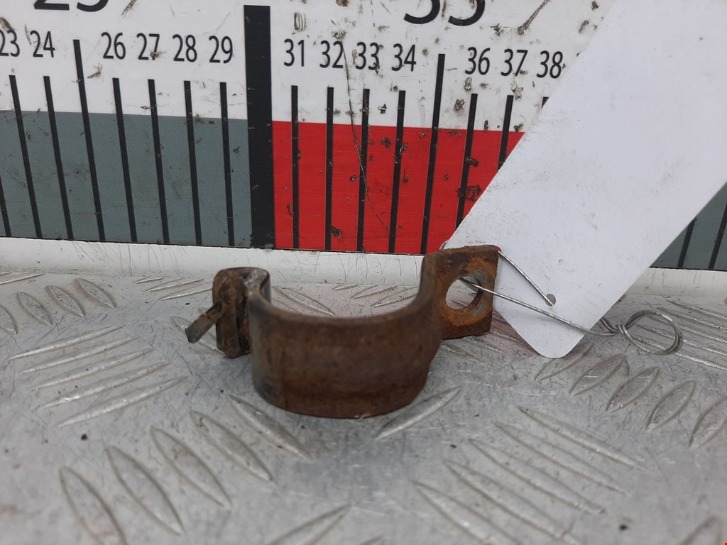 Кронштейн (крепление скоба) стабилизатора переднего Audi A3 8L (1996-2003)