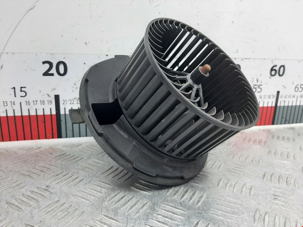 Моторчик (мотор) отопителя салона VOLKSWAGEN Touran 2003-2010