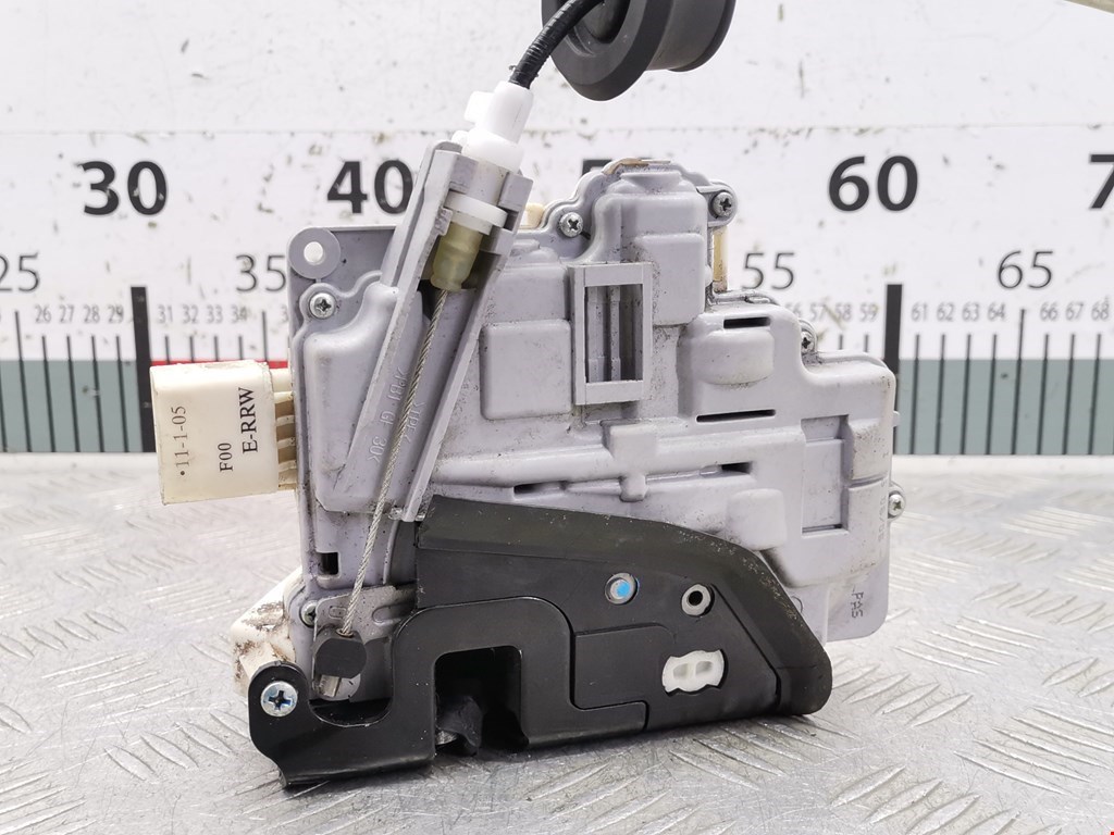 Замок двери передней правой AUDI A6 C6 2004-2010