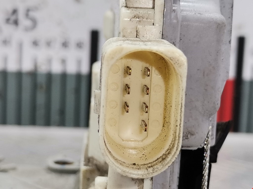 Замок двери передней правой AUDI A6 C6 2004-2010