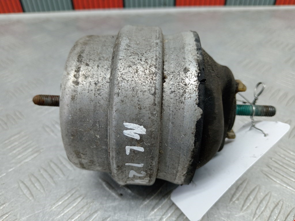 Подушка (опора) крепления двигателя Audi A4 B6 (2000-2006)