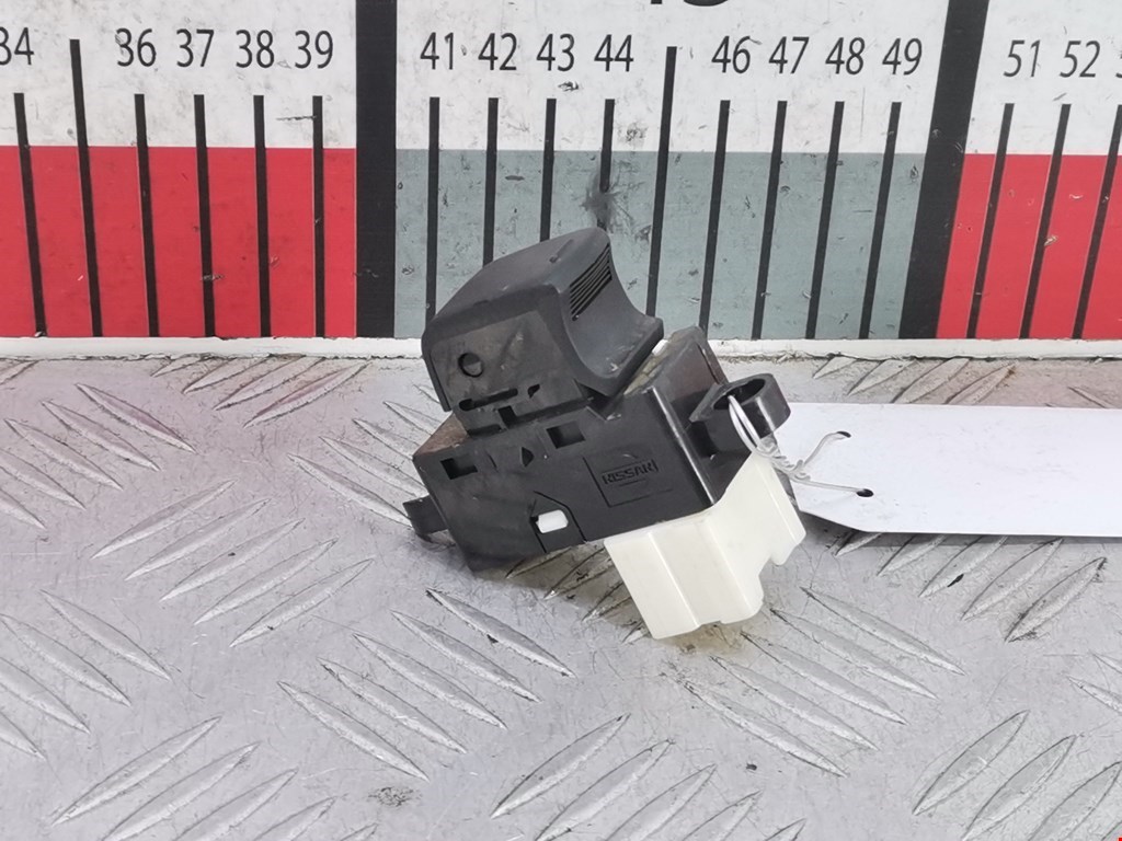 Кнопка стеклоподъемника NISSAN Murano Z50 2002-2008