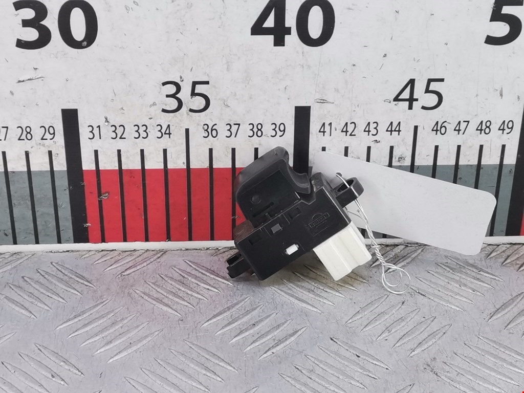 Кнопка стеклоподъемника NISSAN Murano Z50 2002-2008