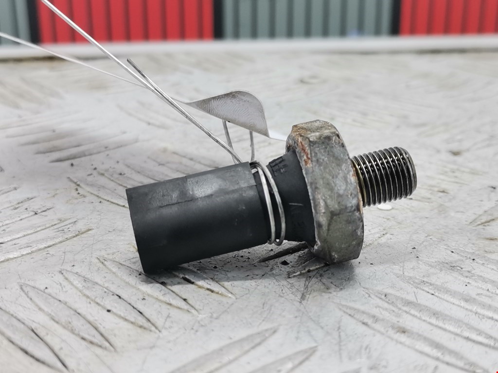 Датчик давления масла VOLKSWAGEN Bora 1998-2005