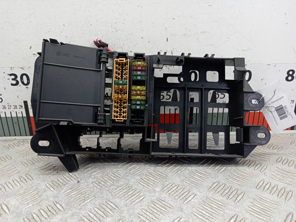 Датчик уровня в бачок омывателя AUDI A6 C6 2004-2010