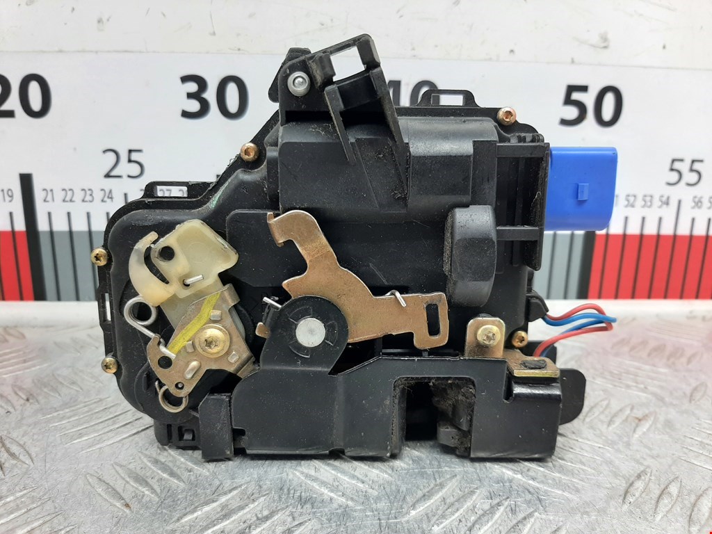 Замок двери передней левой SKODA Fabia MK1 1999-2006