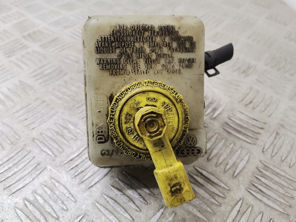 Бачок главного тормозного цилиндра VOLKSWAGEN Bora 1998-2005