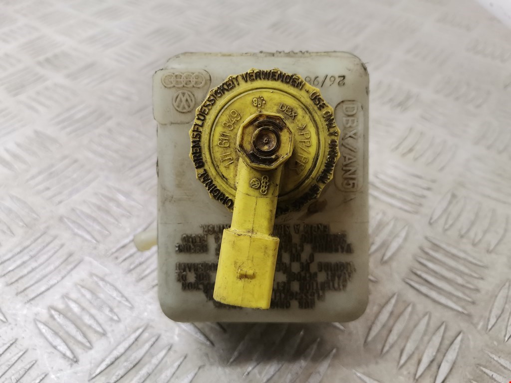 Бачок главного тормозного цилиндра VOLKSWAGEN Golf IV 1997-2003