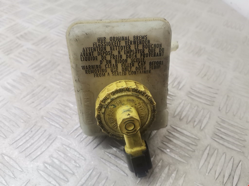 Бачок главного тормозного цилиндра VOLKSWAGEN Golf IV 1997-2003