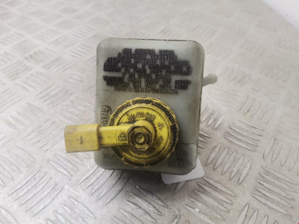 Бачок главного тормозного цилиндра VOLKSWAGEN Golf IV 1997-2003