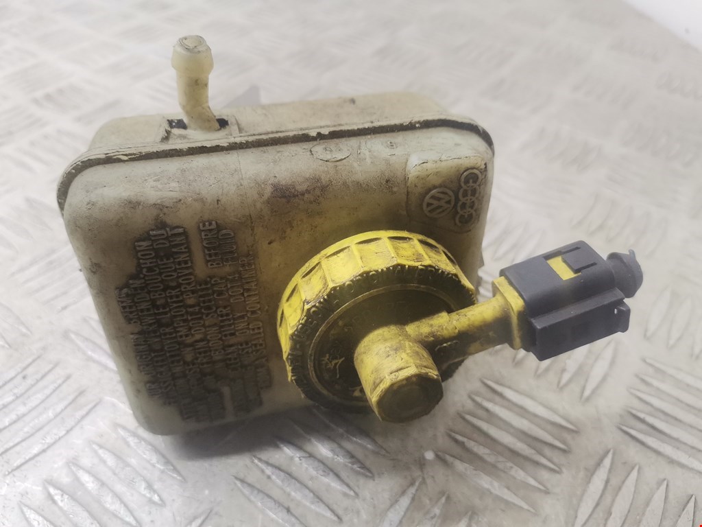 Бачок главного тормозного цилиндра VOLKSWAGEN Golf IV 1997-2003