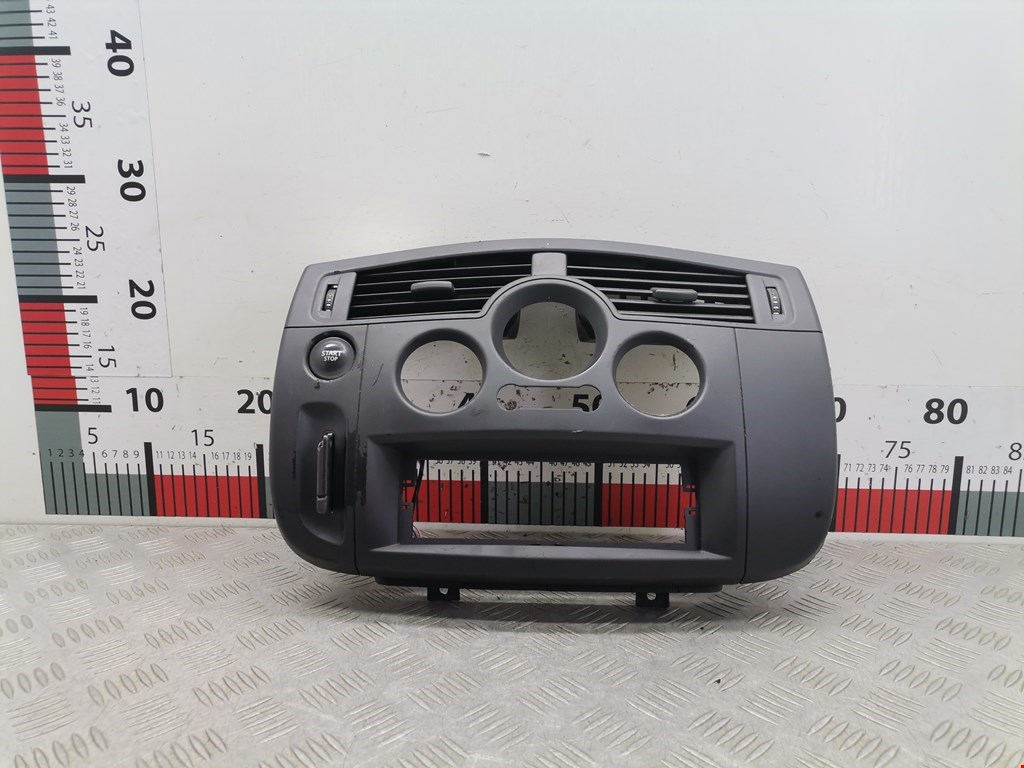 Рамка магнитолы RENAULT Scenic II 2003-2010