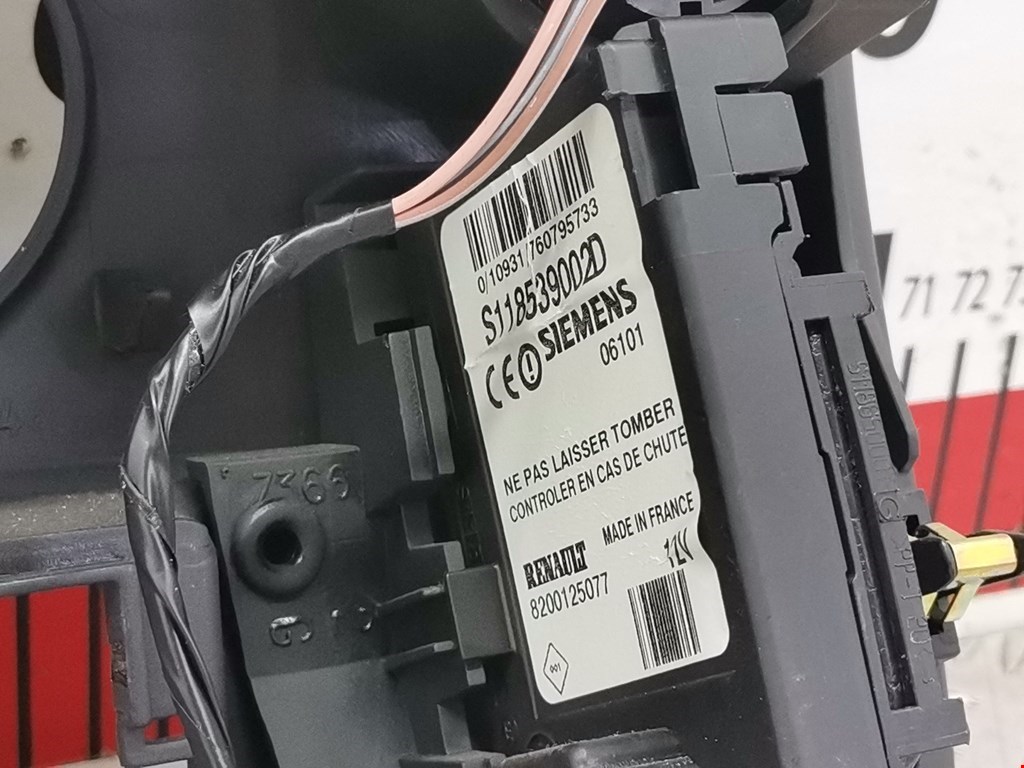 Рамка магнитолы RENAULT Scenic II 2003-2010