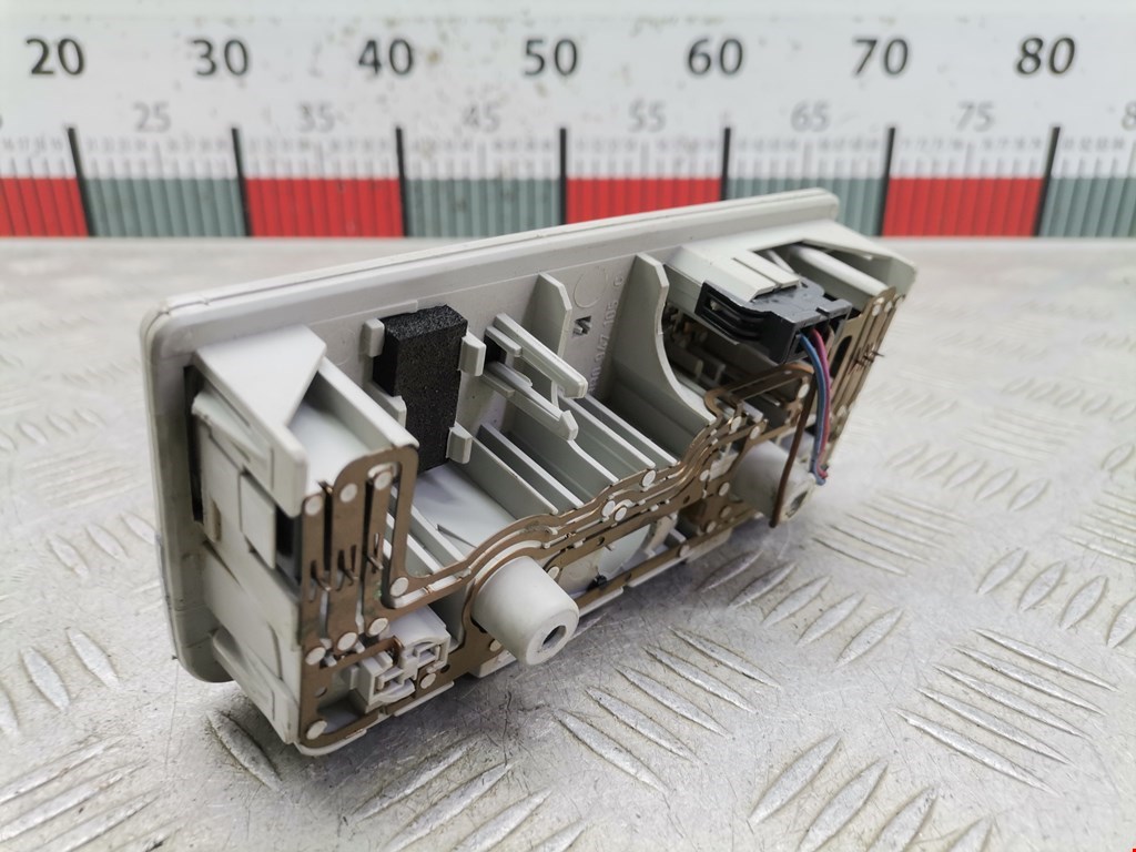 Плафон салонный (салона фонарь) VOLKSWAGEN Touran 2003-2010