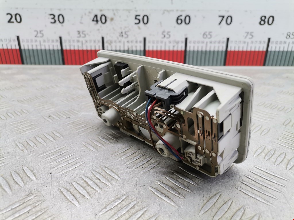 Плафон салонный (салона фонарь) VOLKSWAGEN Touran 2003-2010