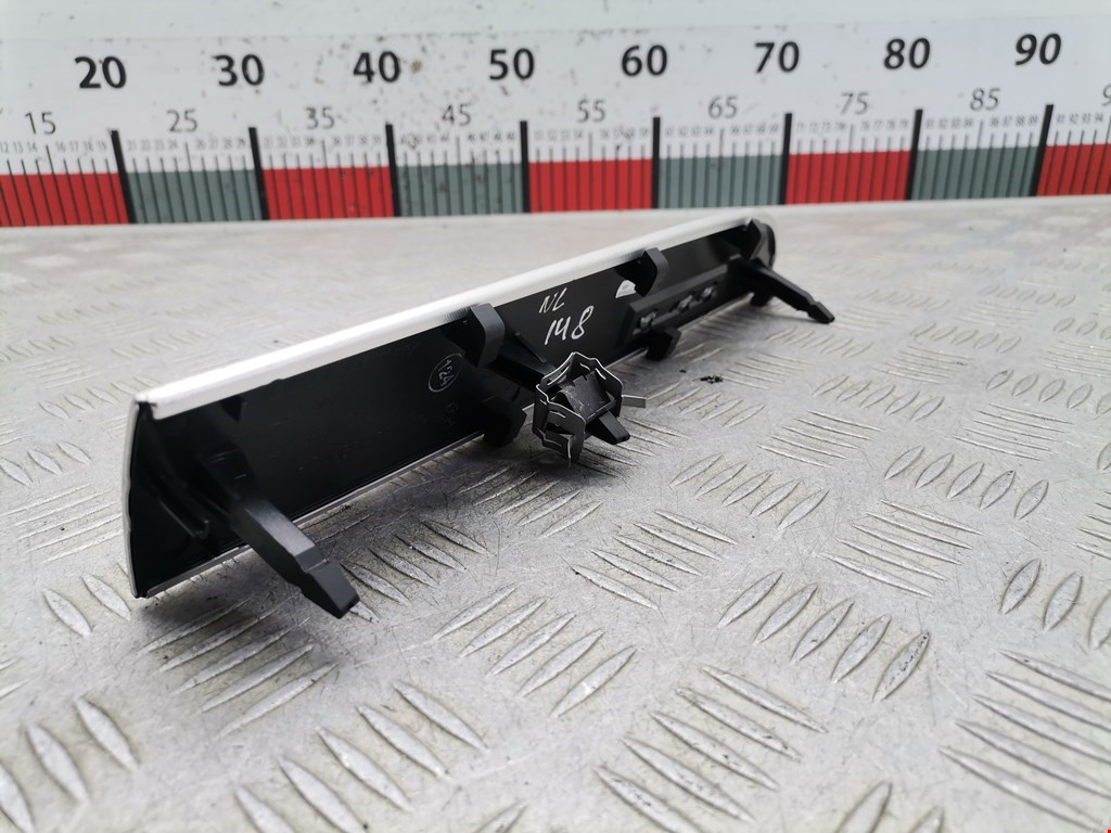 Накладка декоративная AUDI A6 C6 2004-2010