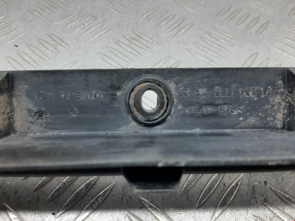 Кронштейн заднего бампера центральный MERCEDES-BENZ R-Class W251 2005-2017