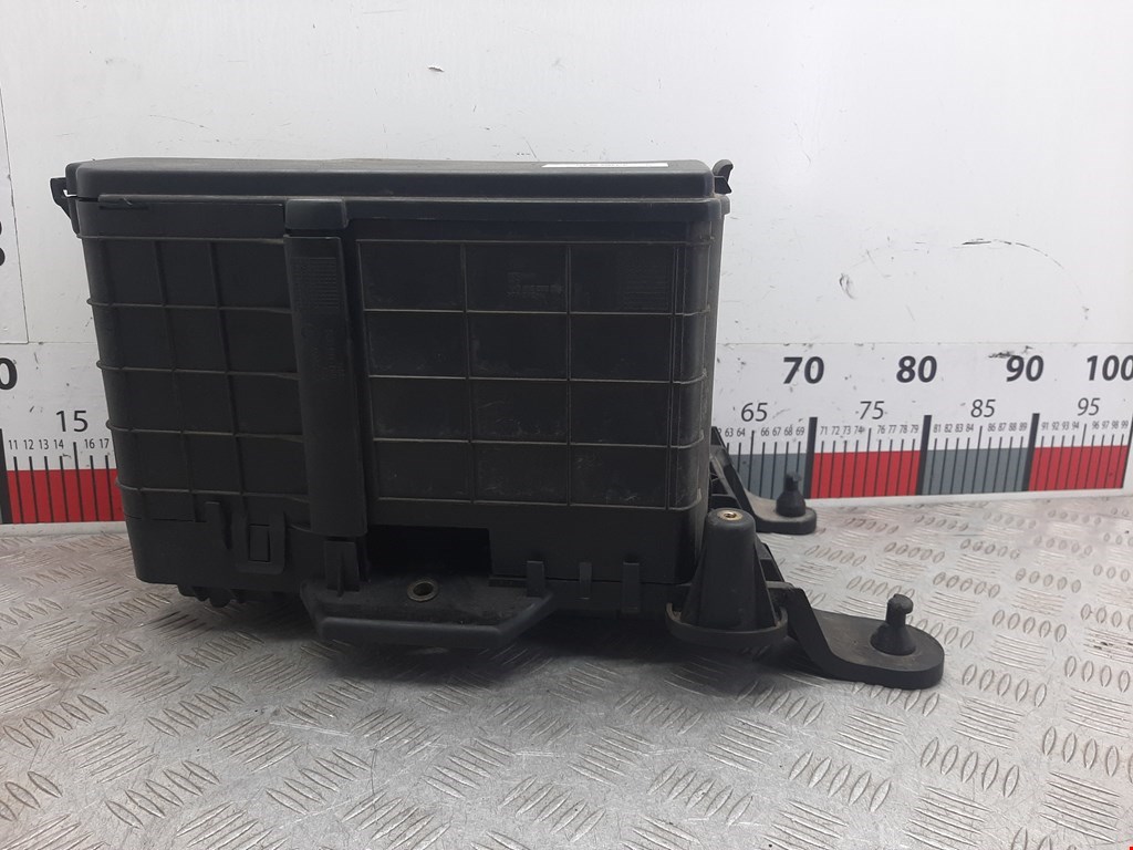 Крепление АКБ (корпус/подставка) VOLKSWAGEN Touran 2003-2010