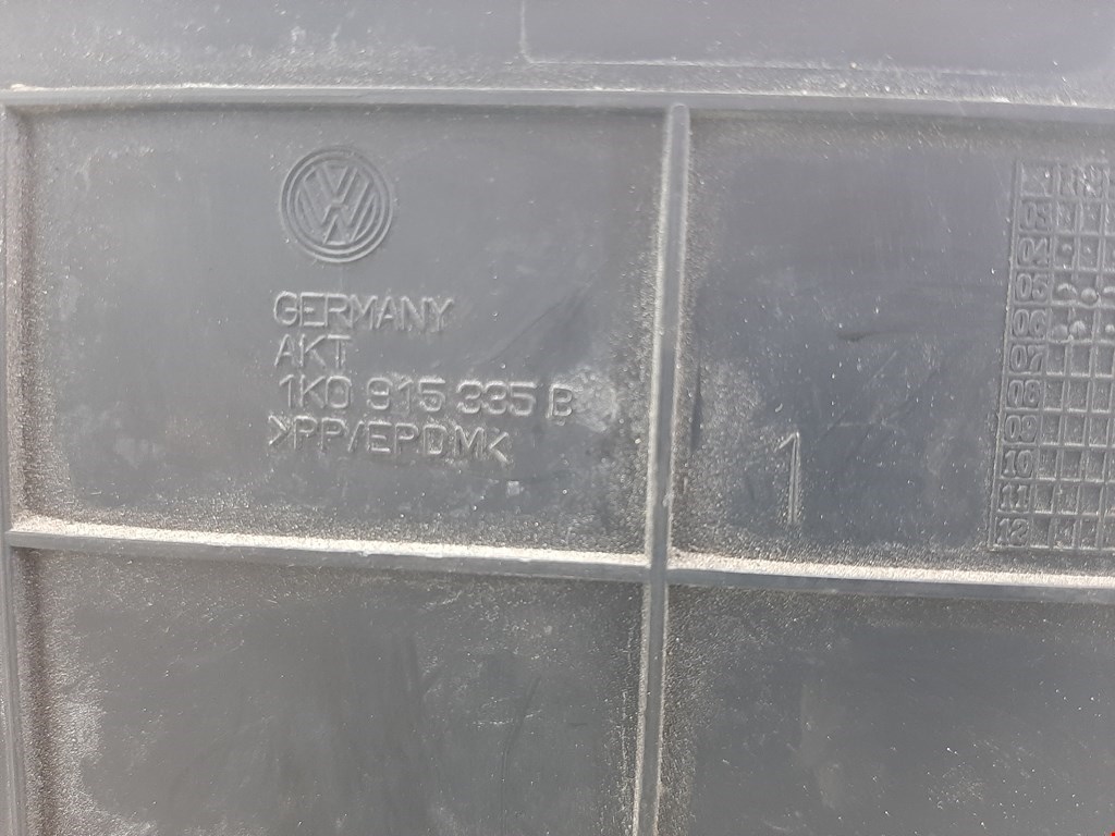 Крепление АКБ (корпус/подставка) VOLKSWAGEN Touran 2003-2010