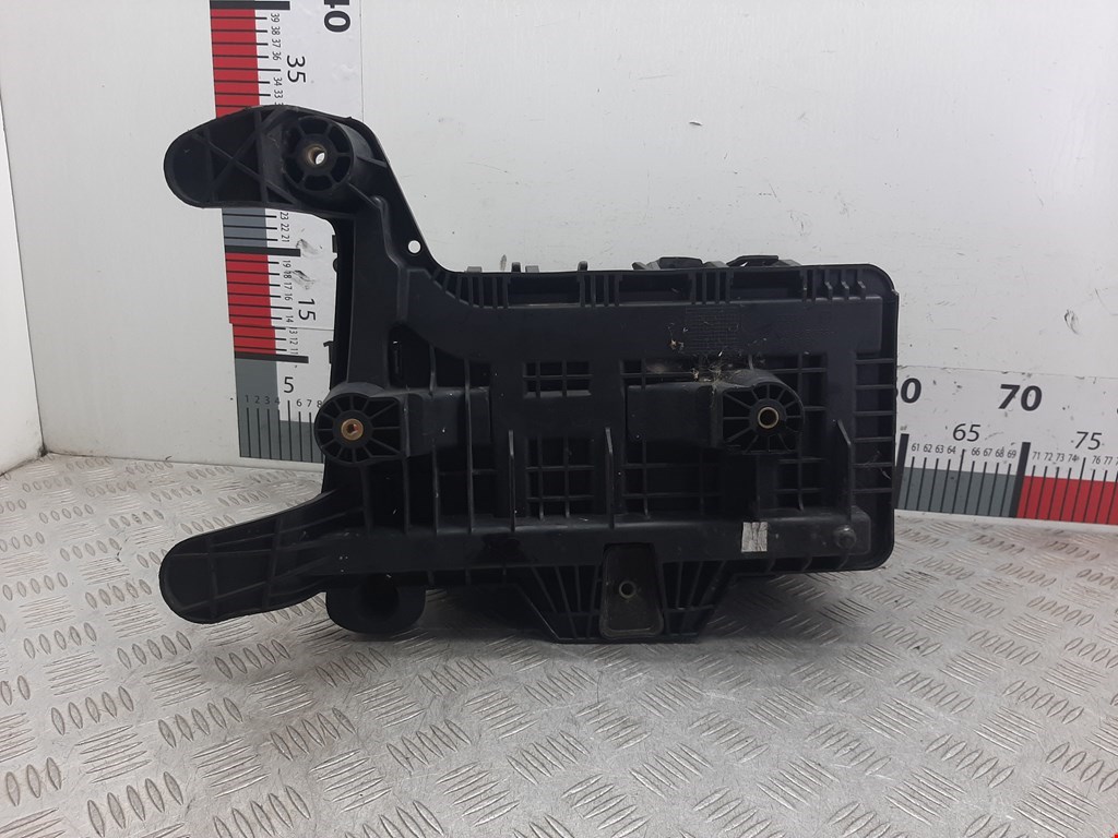 Крепление АКБ (корпус/подставка) VOLKSWAGEN Touran 2003-2010