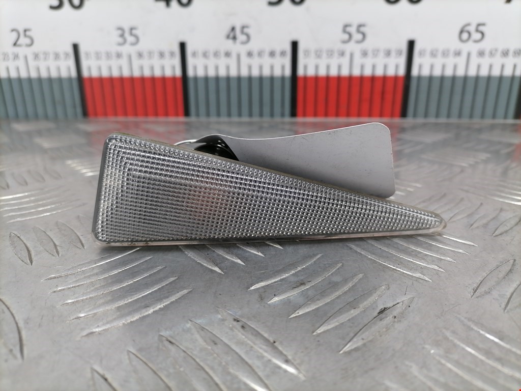 Повторитель указателя поворота правый Renault Scenic 2 (2003-2009)