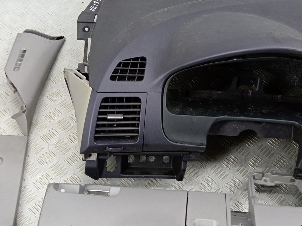 Торпедо MITSUBISHI Grandis 2003-2011